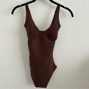 SKIMS Body Core Sculpt Unlined Plunge Bodysuit in Cocoa size XS